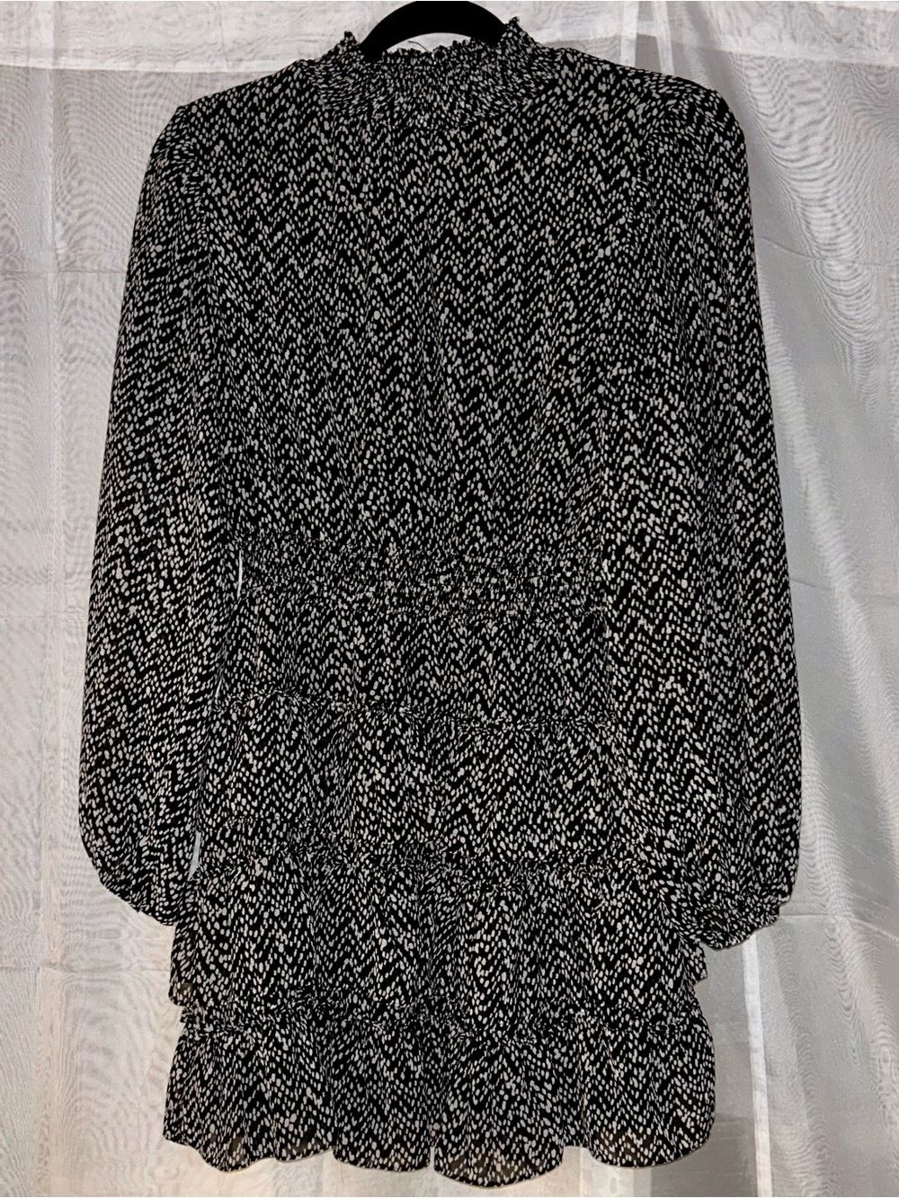 S - Express Black & White Printed Long Sleeve Smocked Waist Mini Dress